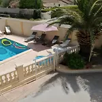 La Vie Est Belle Apartmán Meynes