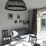 La Vie Est Belle Apartmán
