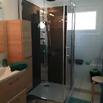 La Vie Est Belle Apartmán Meynes