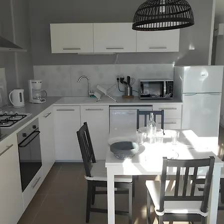 La Vie Est Belle Meynes