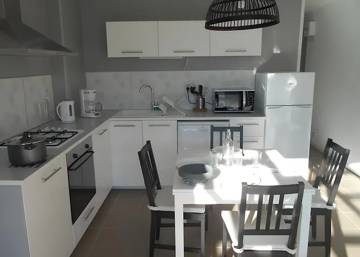 La Vie Est Belle Meynes